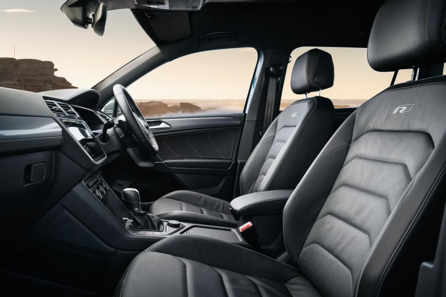 Интерьер Volkswagen Tiguan Allspace R-Line 2018 года  (AU) (фото 26 из 40)